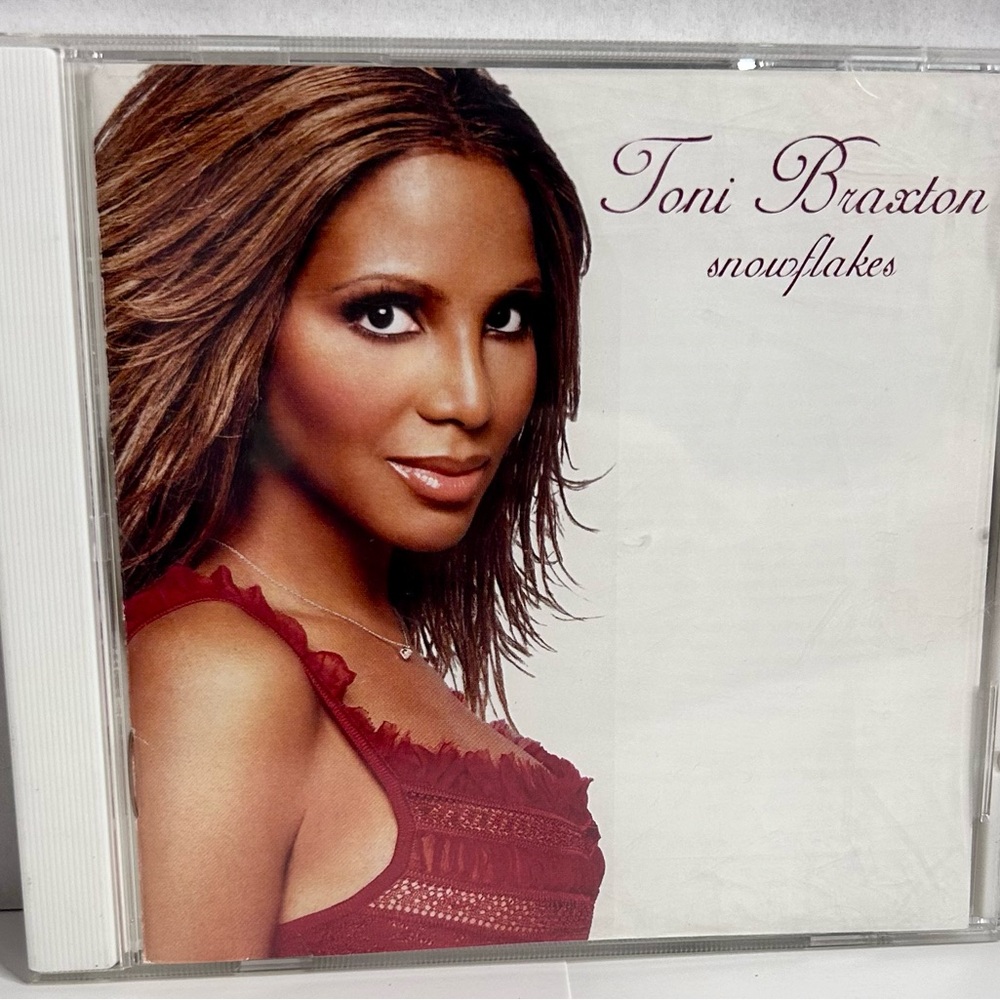 Toni Braxton - Snowflakes CD. Pre-Owned. Good. Tested & Played.